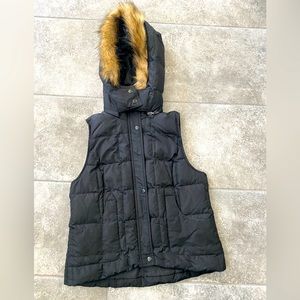 Kenneth Cole Reaction down puffer vest front crop Faux Fur Removable Hoodie M